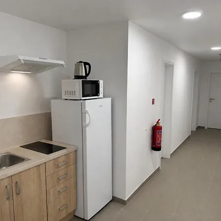 Zarlin Hostel Bytca