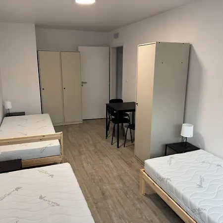 Hostel Zarlin Bytca