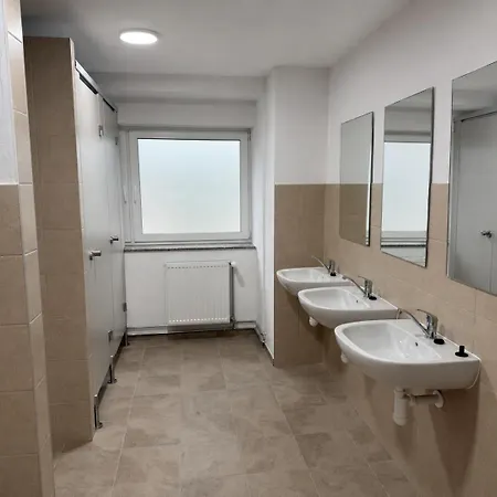 Zarlin Hostel Bytca